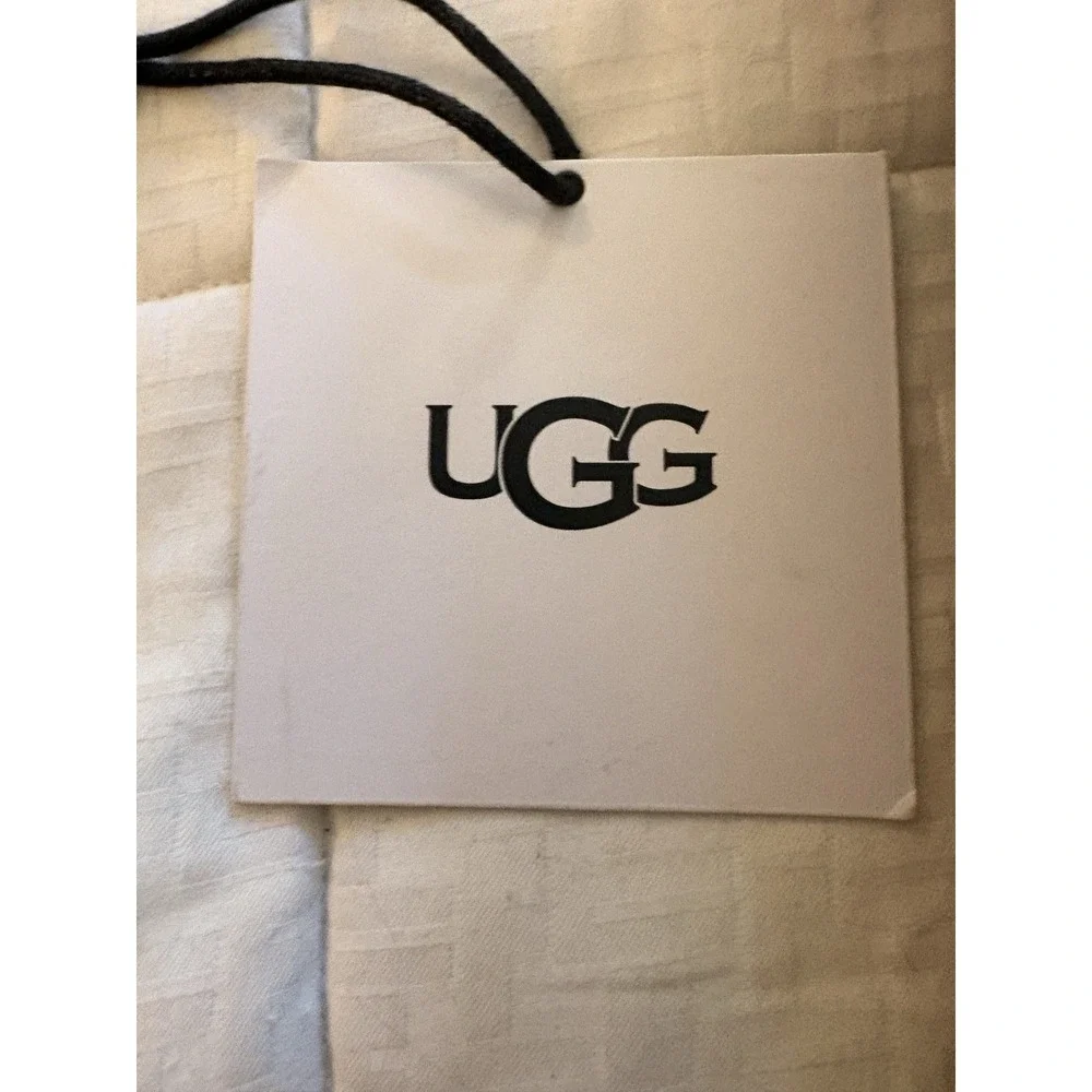 UGG Ceramic 3-piece Sherpa Fleece Road Trip Sleep Set Blanket Eye Mask Case NEW